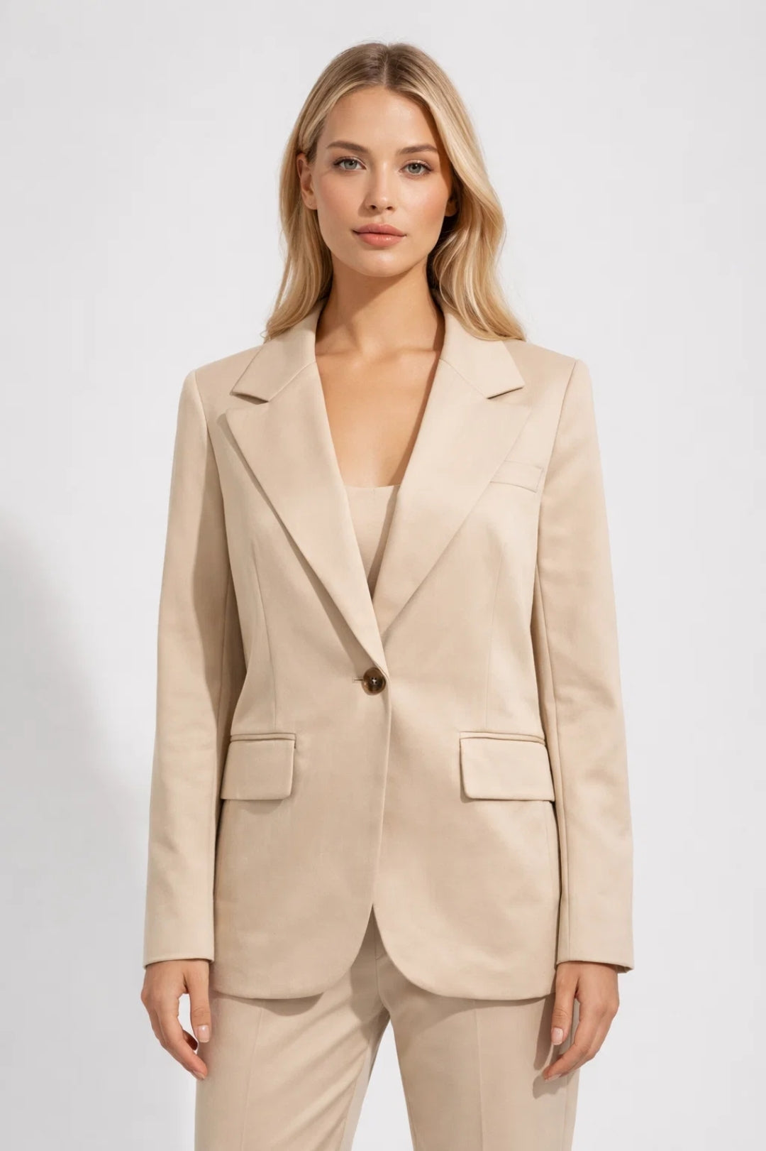 Chic &amp; Elegant Women&