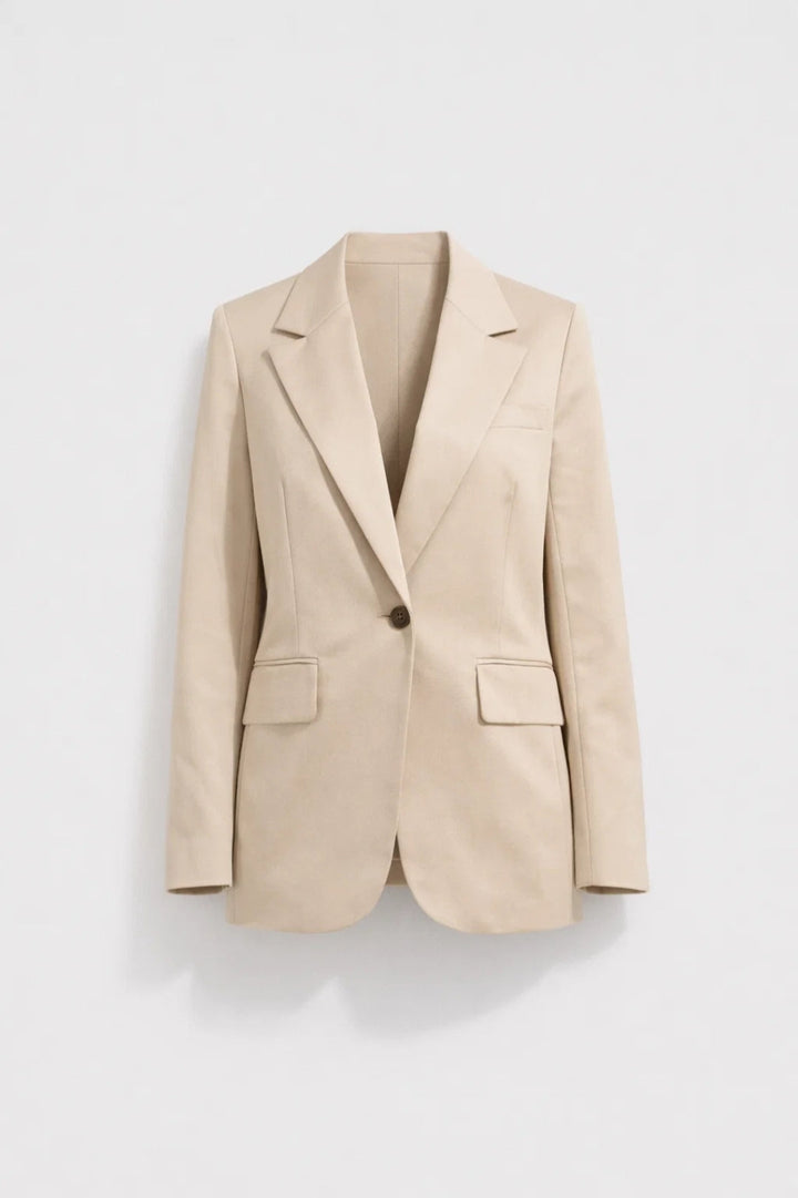 Chic &amp; Elegant Women&
