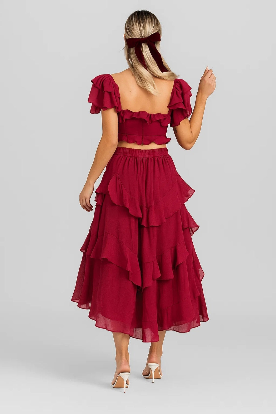 Damklänning | Ett elegant, flödande, feminint plagg för sommaren röd