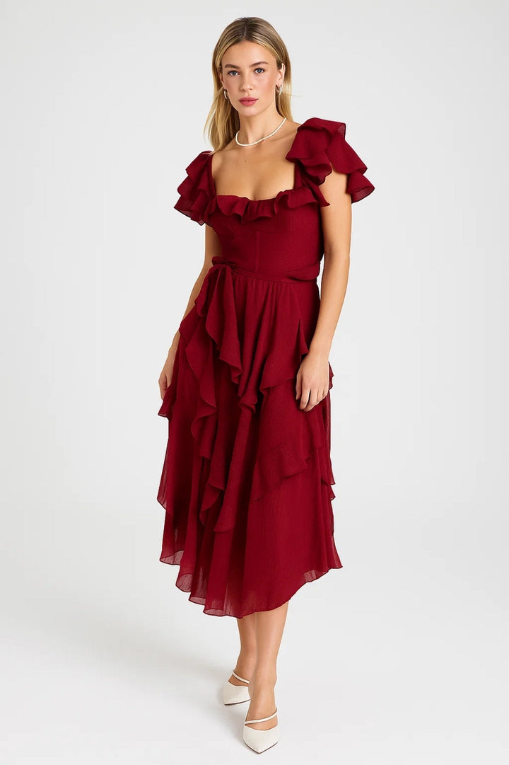 Damklänning | Ett elegant, flödande, feminint plagg för sommaren röd