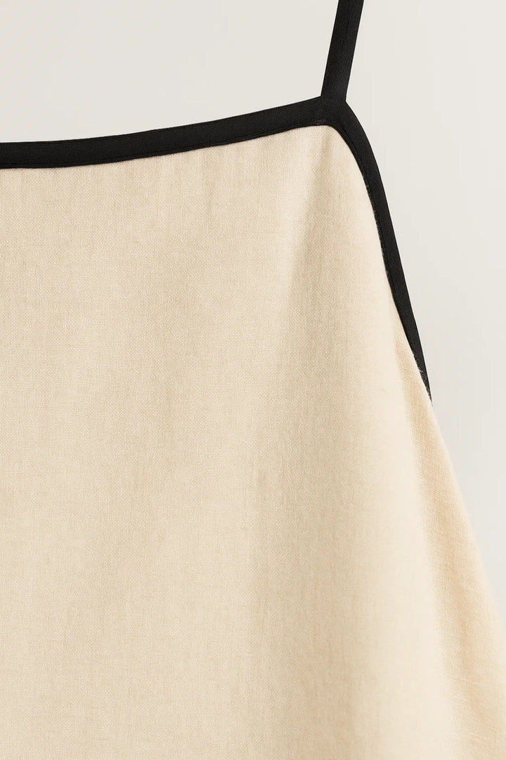Damklänning | Lång | Minimalistisk | Flödande silhuett för mellansäsongen