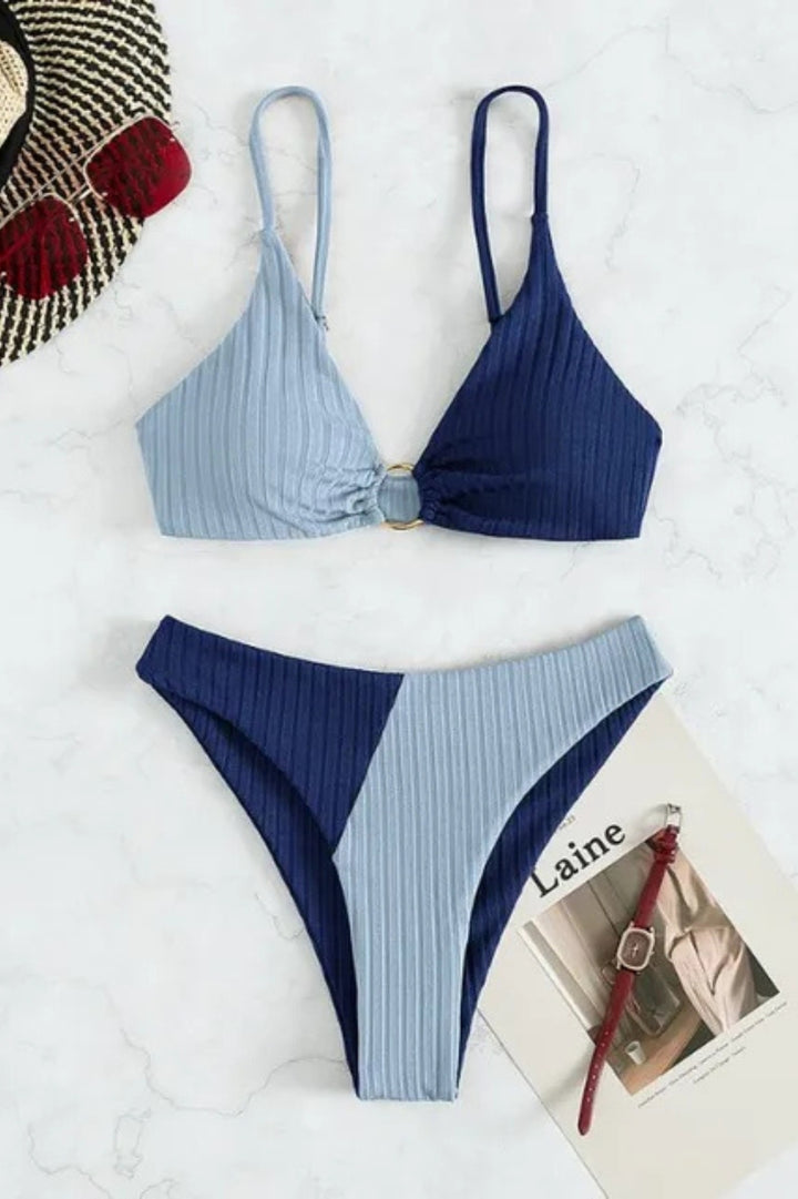 Élise - Bikini Dam Badkläder Trendig Color Block med Främre Ring och Utsvängd Botten