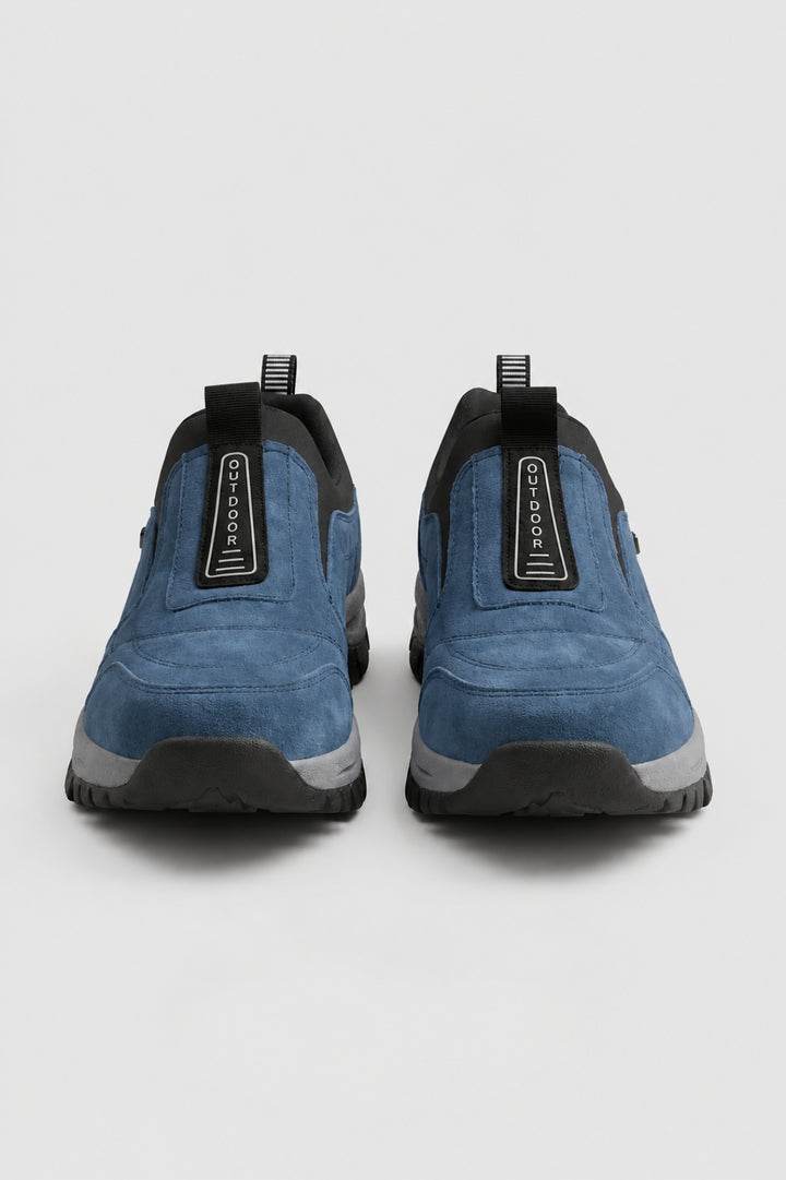 Blå slip-on-vandringsskor med robust sula och praktiska hälöglor
