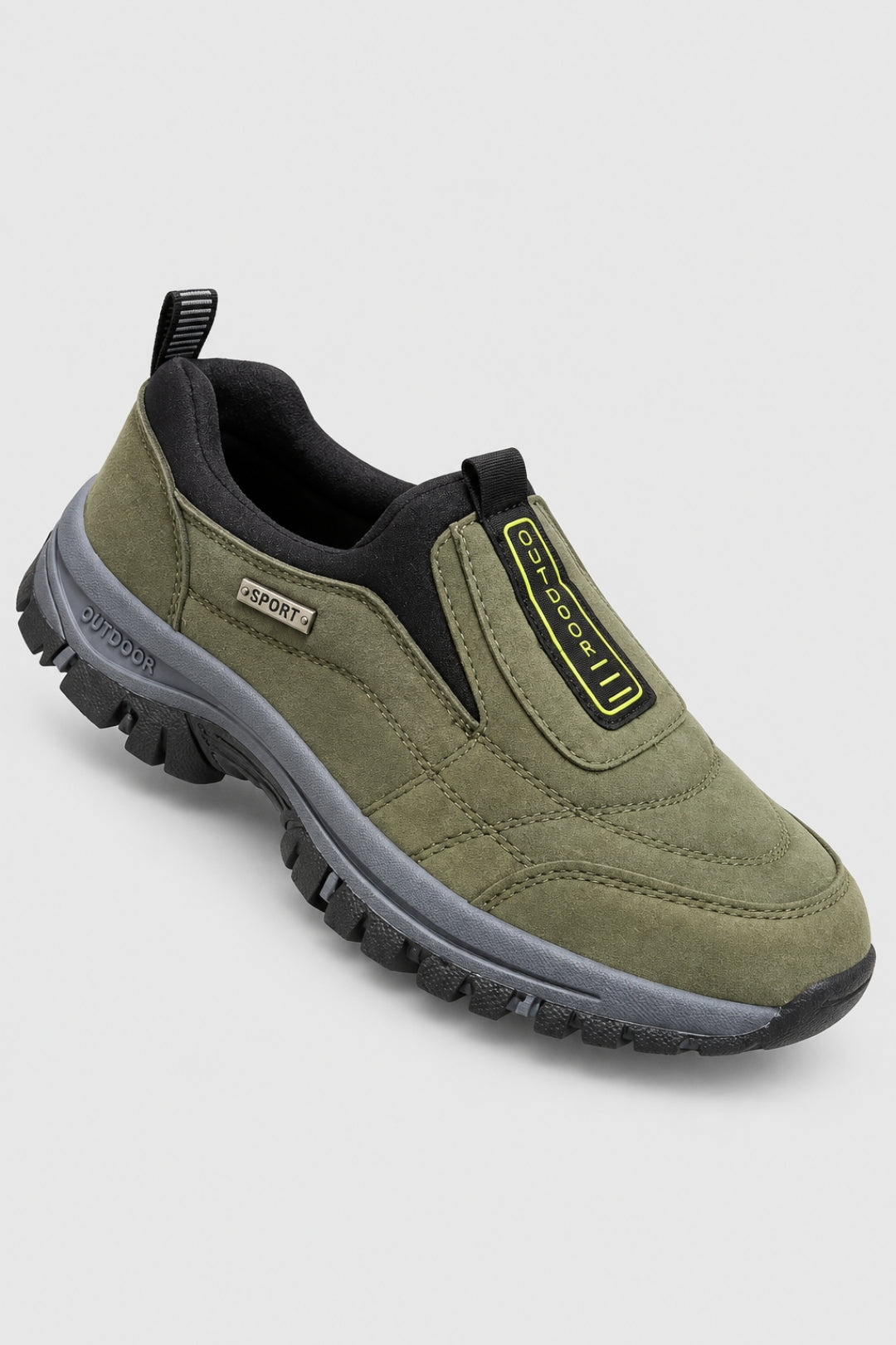 Olivgröna slip-on-vandringsskor med robust sula och praktiska hälöglor