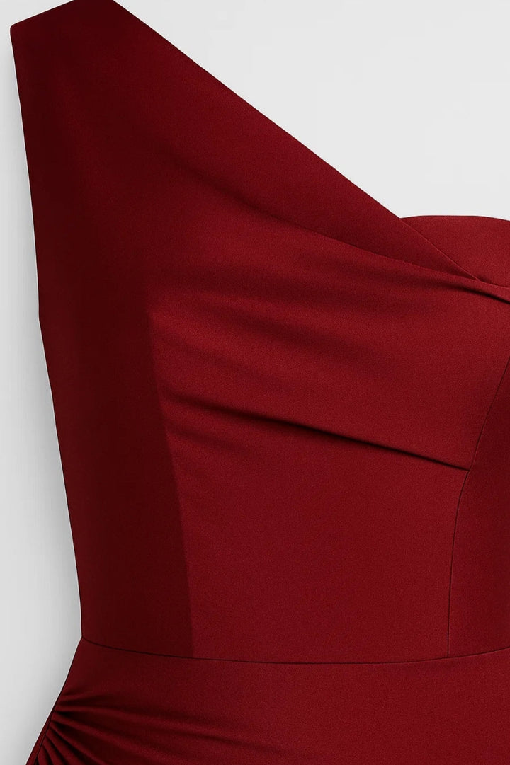Lång klänning för damer | Asymmetrisk med slits | En figursmickrande modell för sommaren