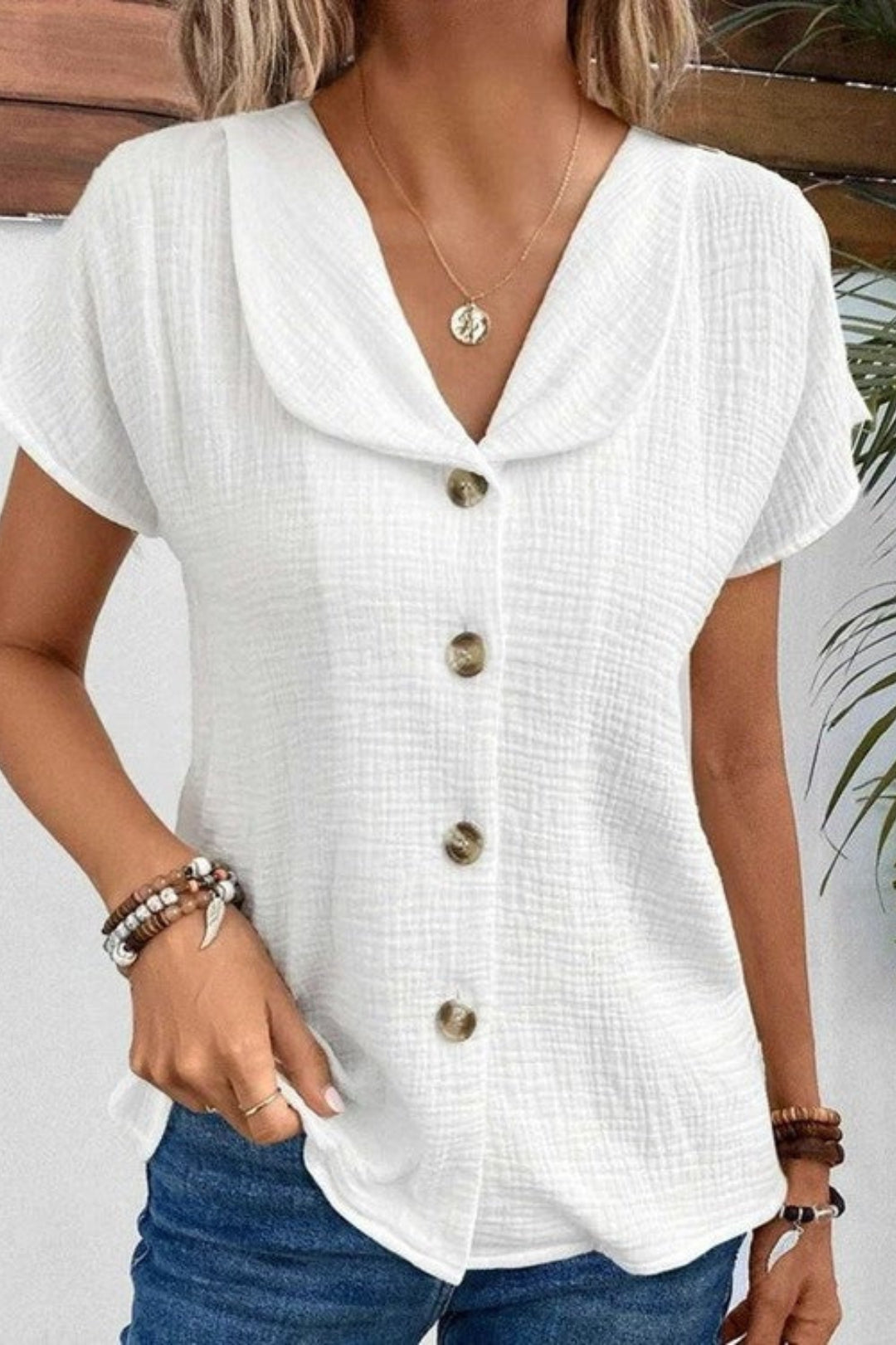 Lola - Elegant Linblus för Kvinna med Draperad Krage och Korta Ärmar