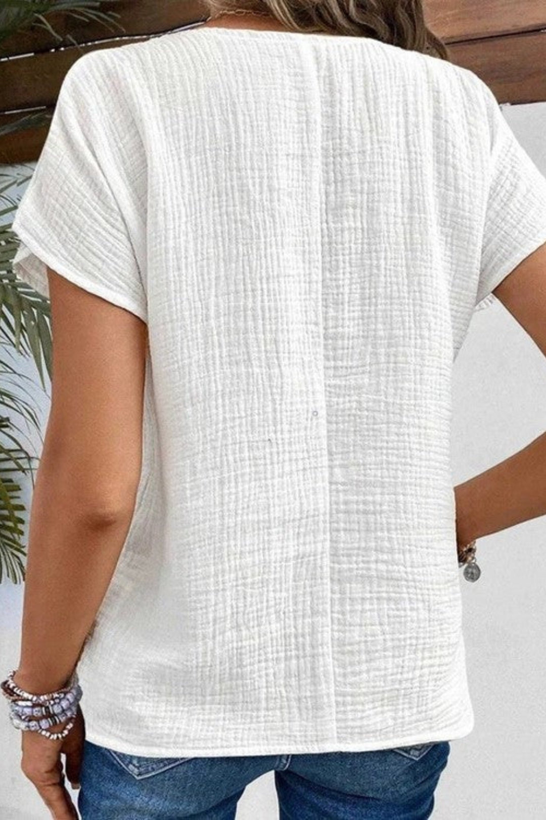 Lola - Elegant Linblus för Kvinna med Draperad Krage och Korta Ärmar