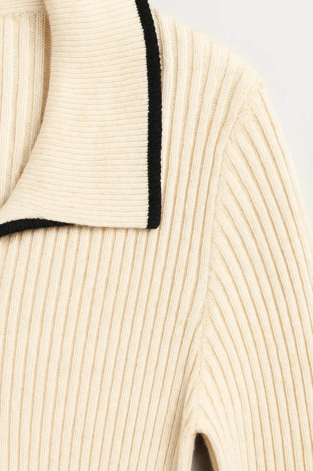 Maxiklänning för dam – ribbad med polokrage och knappar | Chic