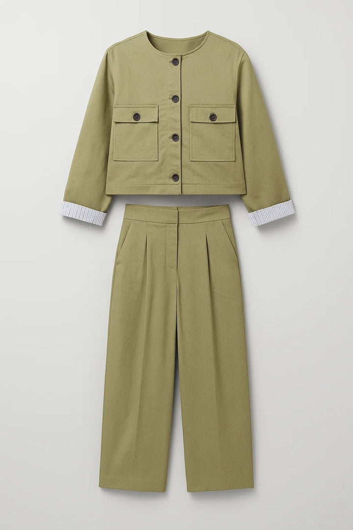 Modernt kostymset för kvinnor | kort jacka med knappar och byxor med hög midja | lätt och andningsbart