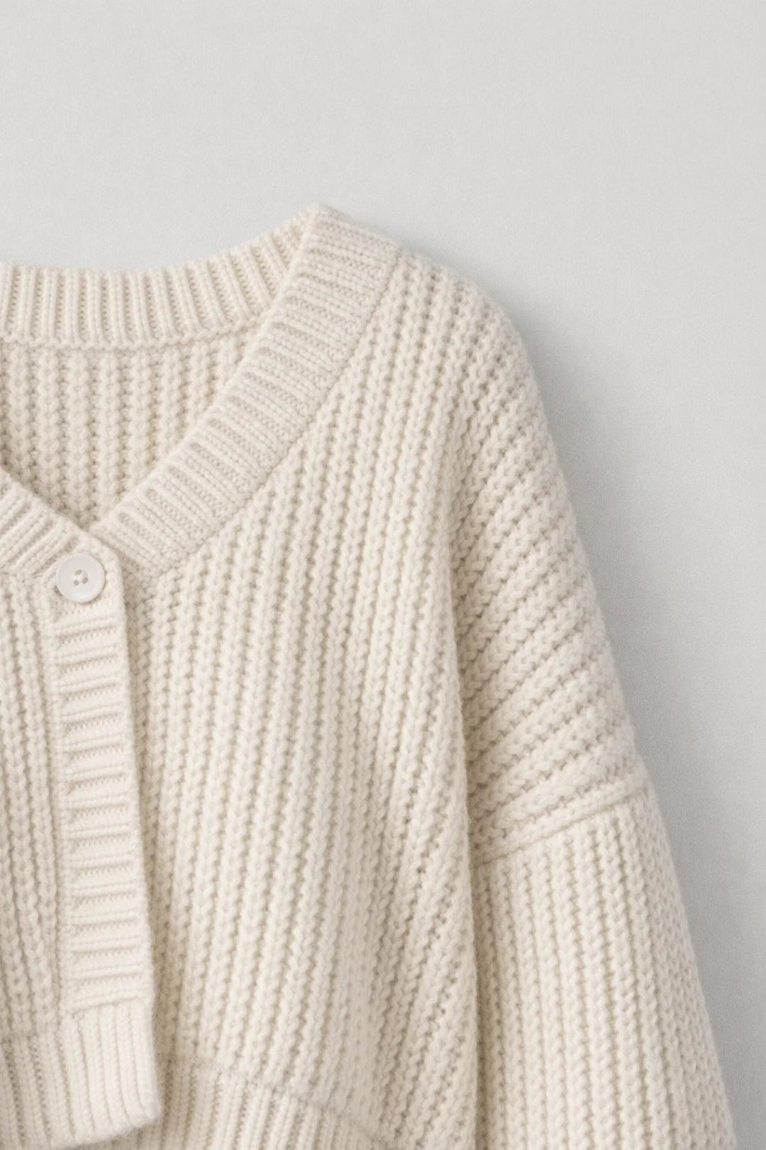 Överdimensionerad Cardigan med Knäppning och Ballongärmar för Våren