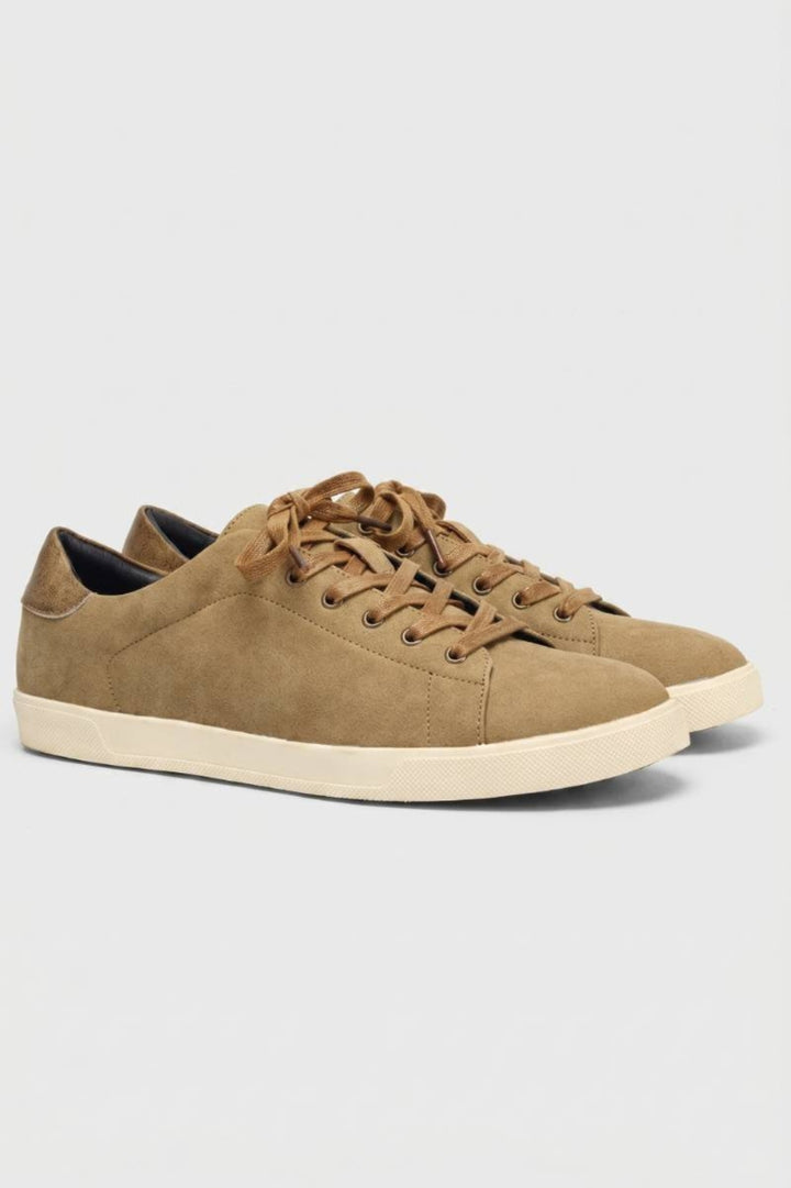 Sneakers för män - snören i minimalistisk stil ton i ton | Urban