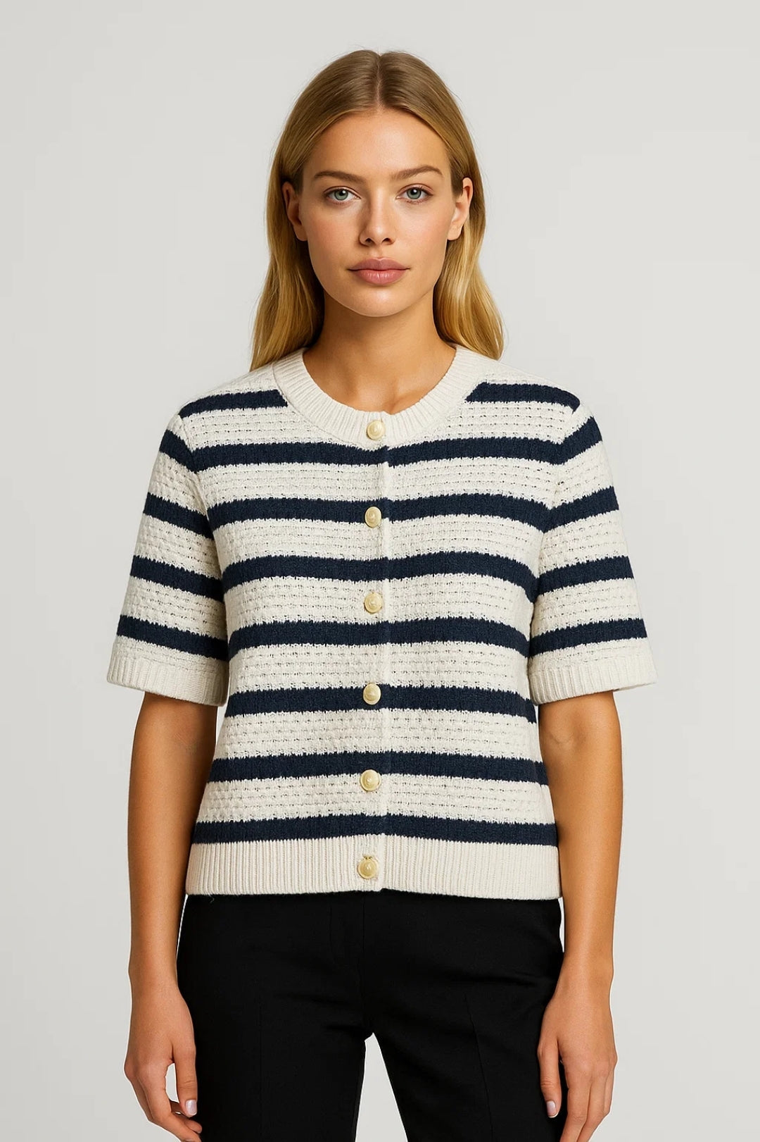 Sommar Cardigan med Korta Ärmar | Texturerad Stickning och Knappdetaljer