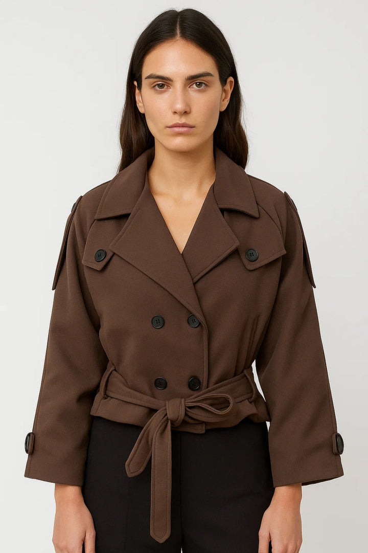 Trench Coat för kvinnor - Kort bältad dubbelknäppt uppslagen krage | Chic