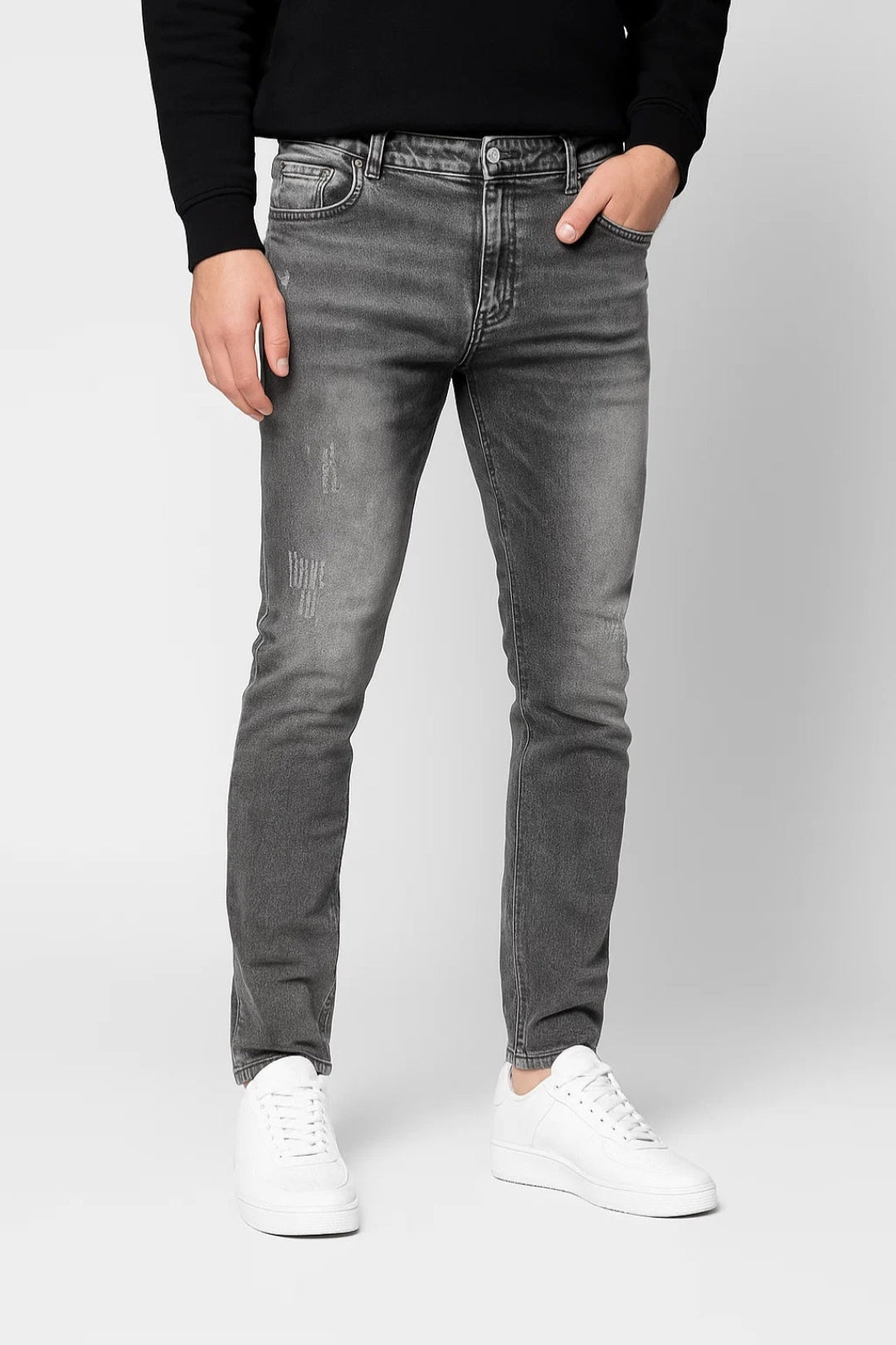 Tvättade jeans i Slim Fit-modell för herr med frayad finish | Casual