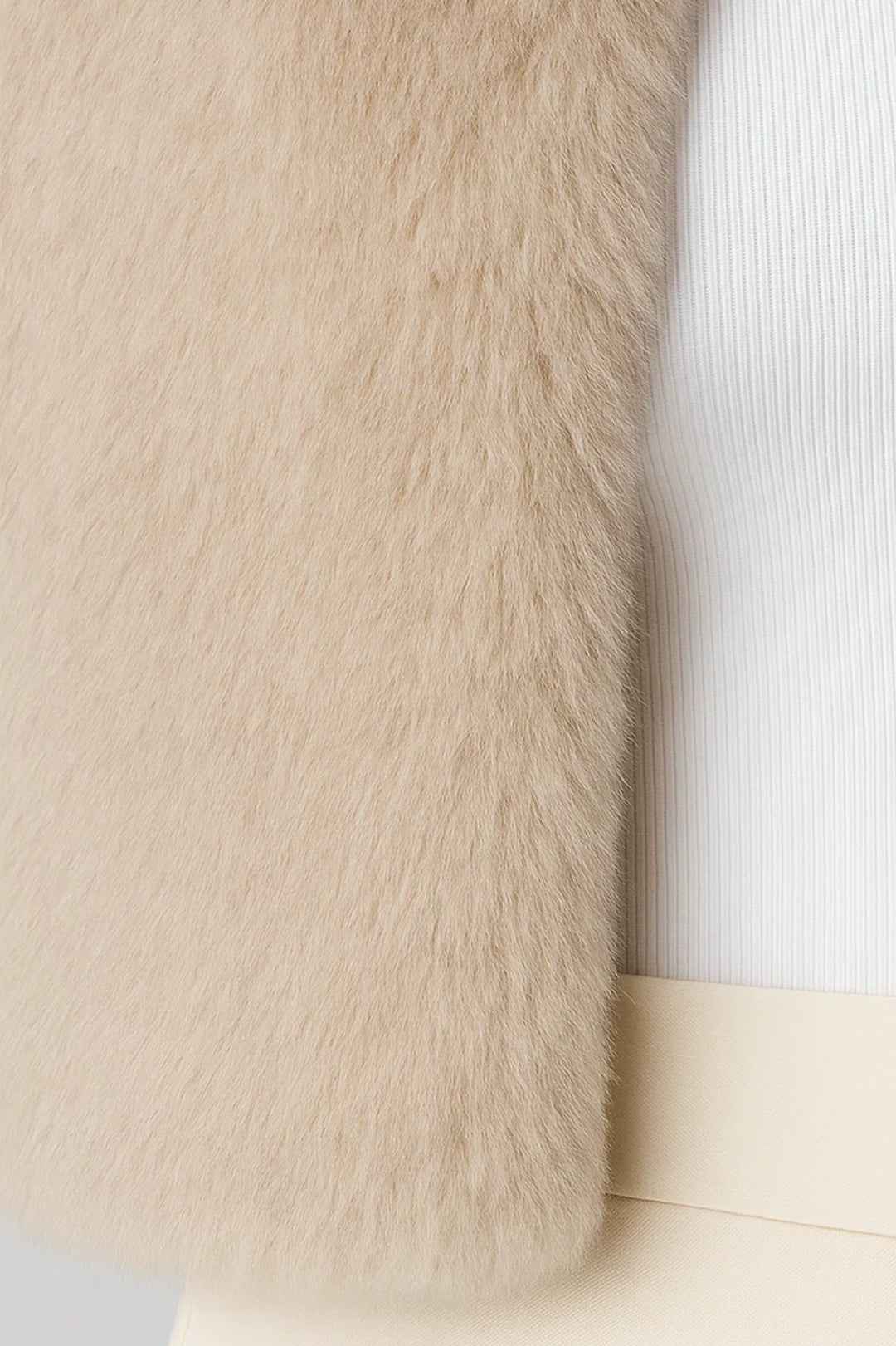 Kort imitationspälsjacka | Lyxig look | Svart eller beige