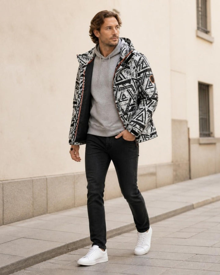 Dunjacka herr öppen, på modell med hoodie på stan