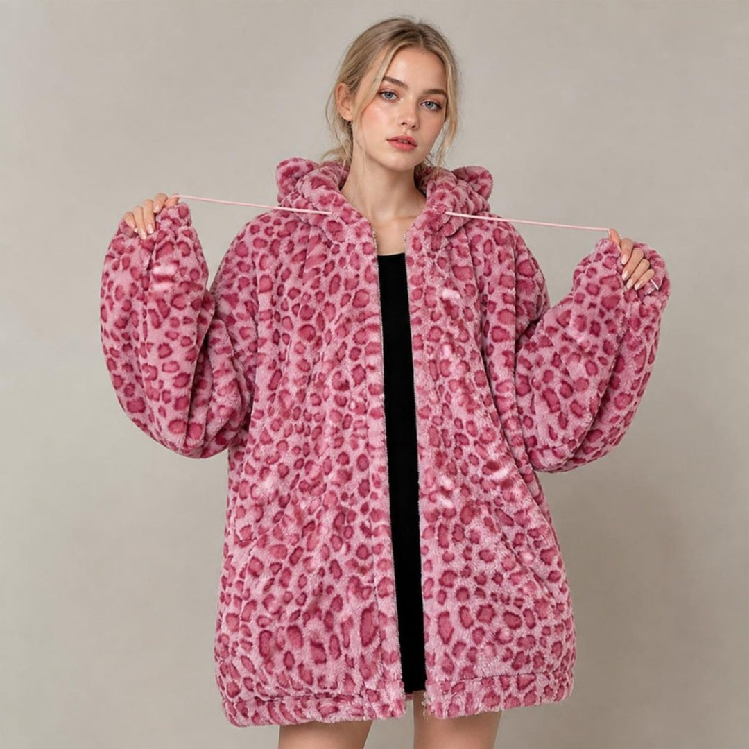 Fuskpälsjacka dam med leopardmönster i rosa, studiobild