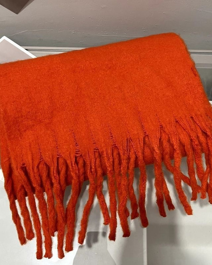 Fluffig halsduk dam i orangeröd