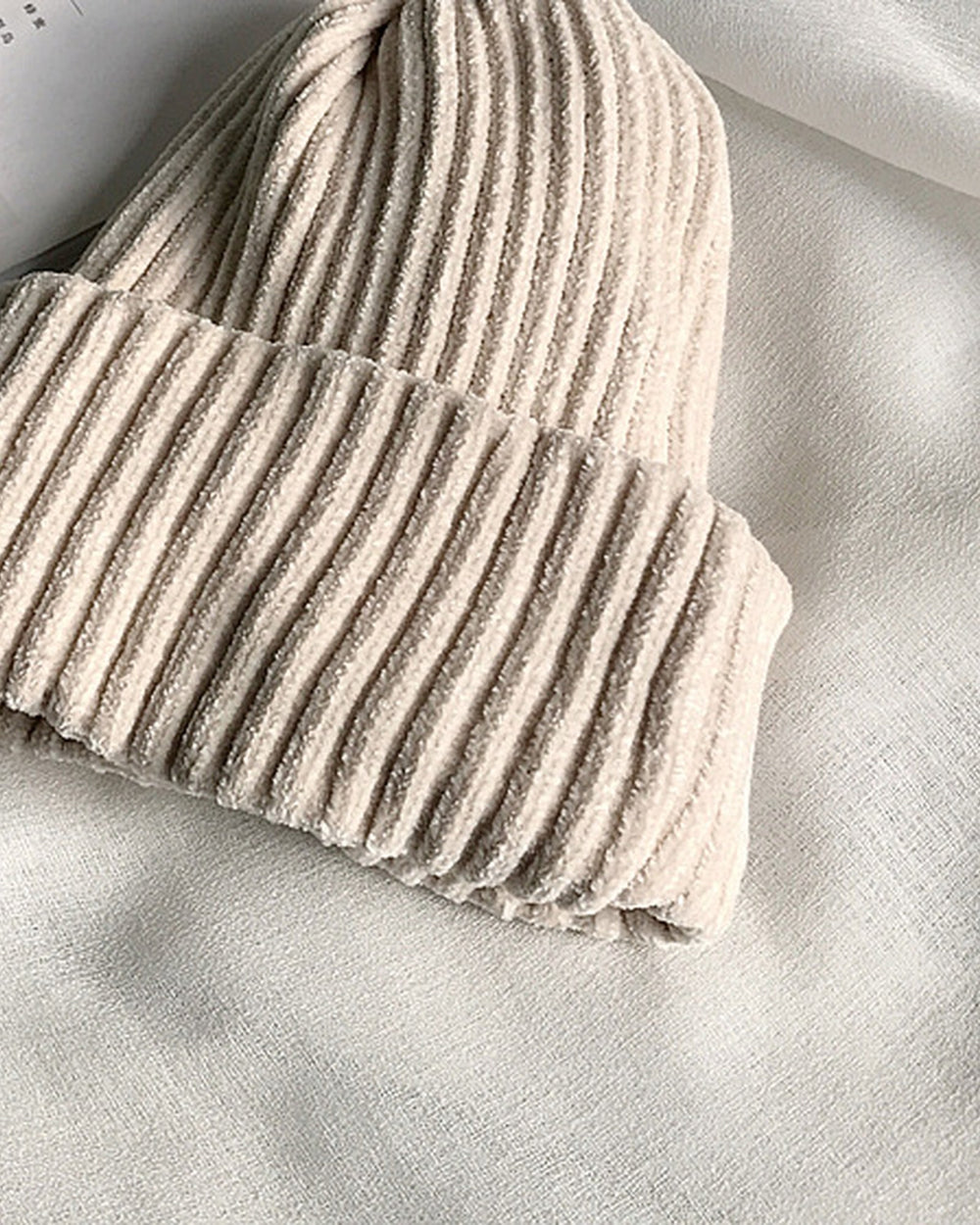 Mössa dam i chenille i beige, produktbild