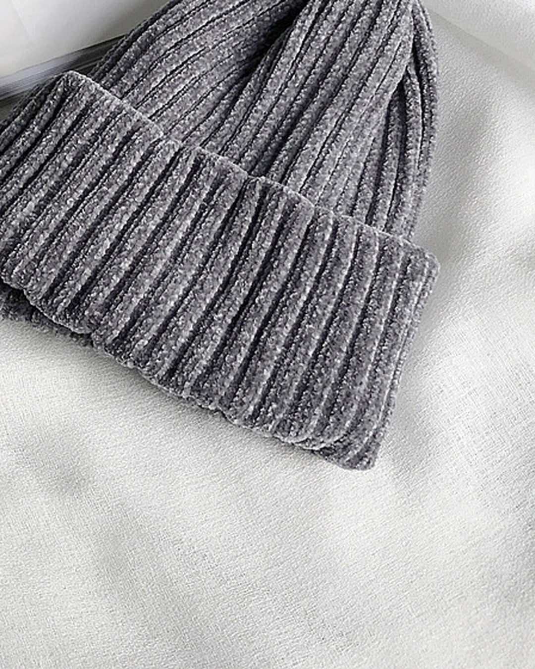 Mössa dam i chenille i grå, produktbild