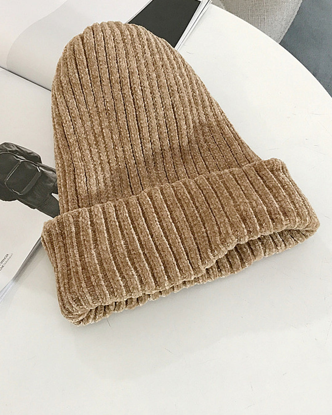 Mössa dam i chenille i kamel, produktbild