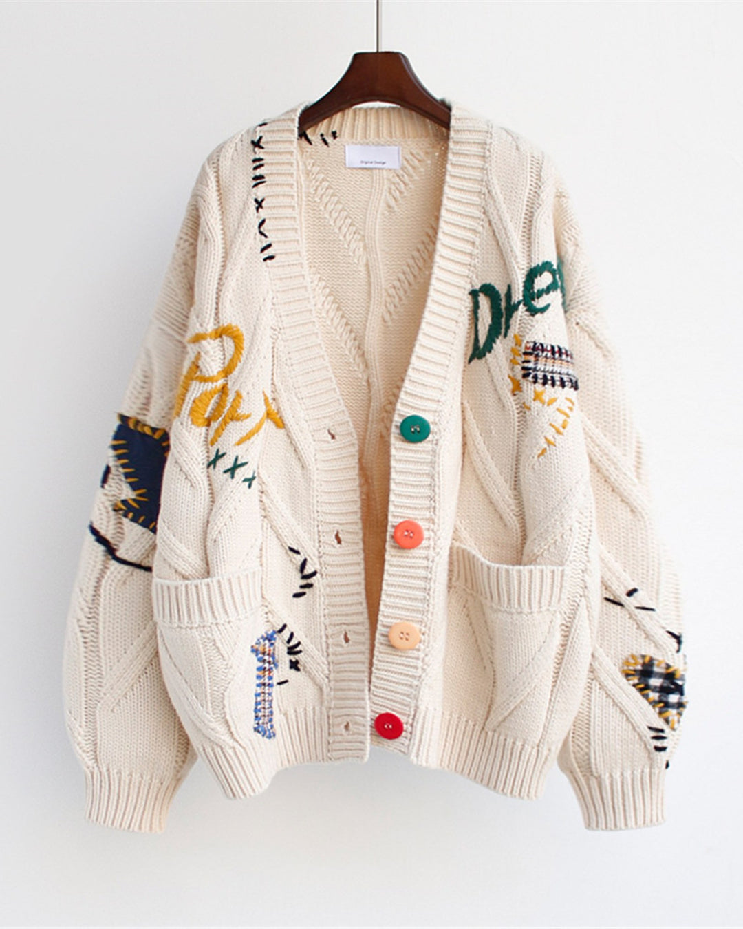 Stickad kofta dam med broderier i beige, produktbild