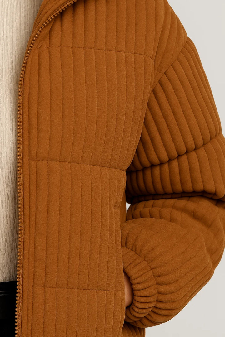 Kort pufferjack | Damjacka med ribbstruktur | Varm och trendig