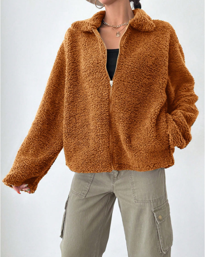 Kort teddyjacka dam i kamel, på modell
