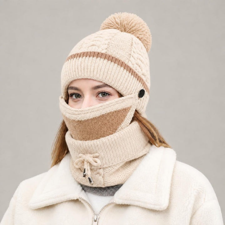 Vinterset med mössa, mask och halsvärmare i beige, studiobild